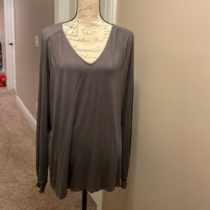 H by Bordeaux women’s V-neck top in XL​​